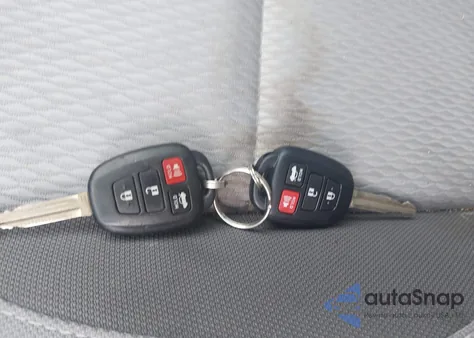 2018 Toyota Corolla Le z USA, uszkodzony, nr VIN 5YFBURHE7JP854072